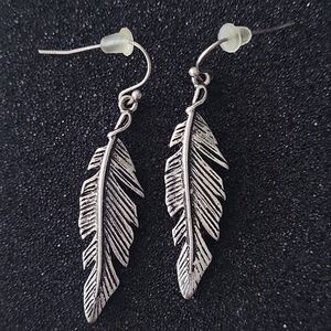 BOHO FEATHER DANGLE EARRINGS 🪶